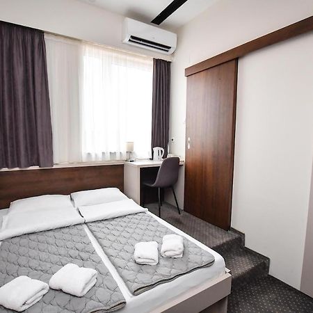 Atrijum Apartments And Rooms クラドヴォ エクステリア 写真