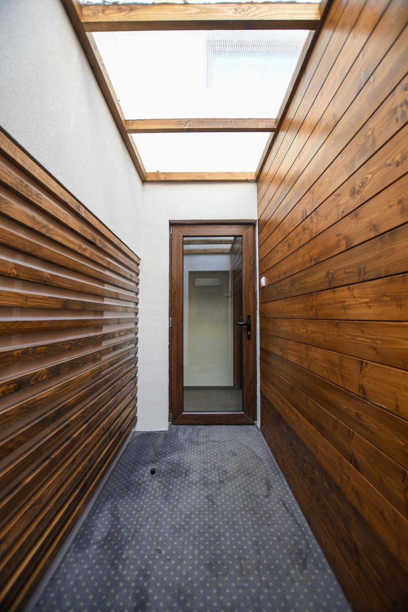 Atrijum Apartments And Rooms クラドヴォ エクステリア 写真