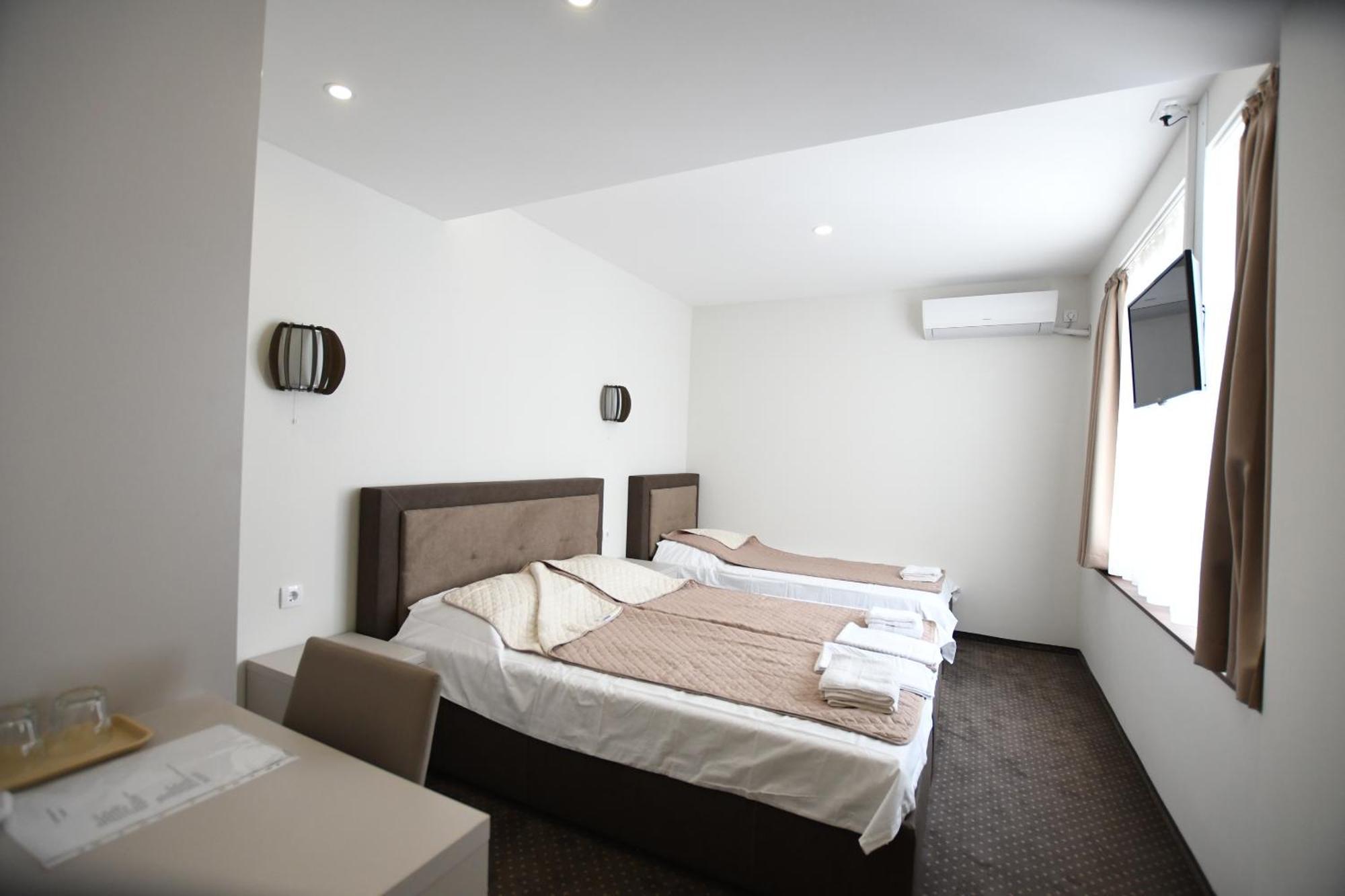 Atrijum Apartments And Rooms クラドヴォ エクステリア 写真