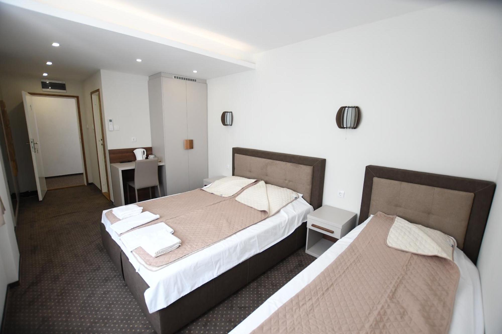 Atrijum Apartments And Rooms クラドヴォ エクステリア 写真