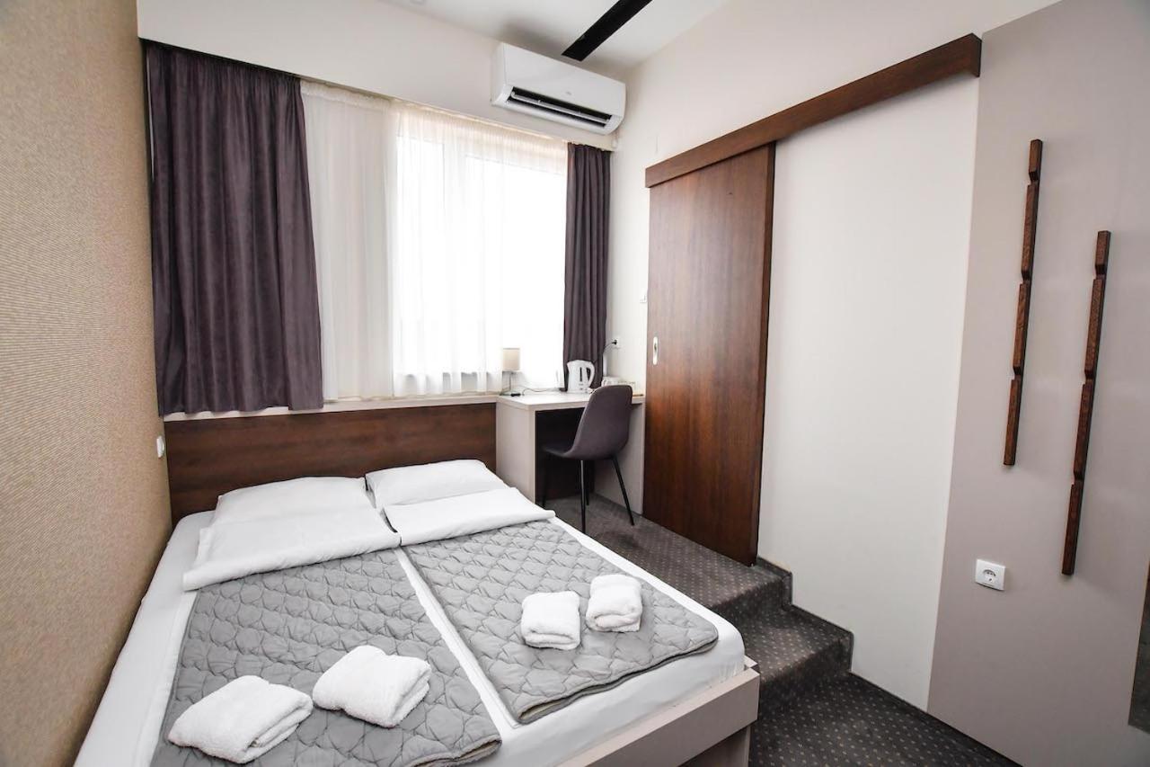 Atrijum Apartments And Rooms クラドヴォ エクステリア 写真