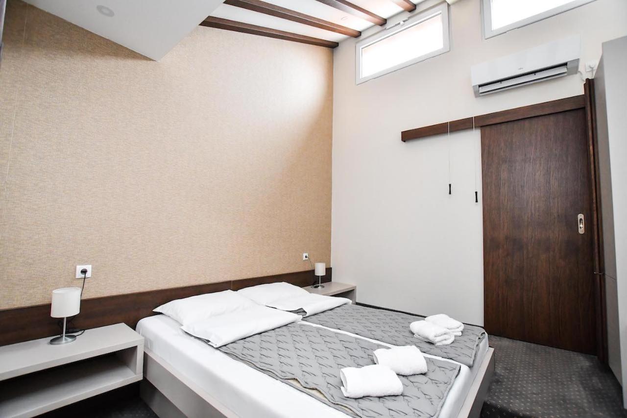 Atrijum Apartments And Rooms クラドヴォ エクステリア 写真