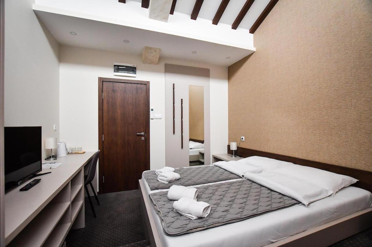 Atrijum Apartments And Rooms クラドヴォ エクステリア 写真