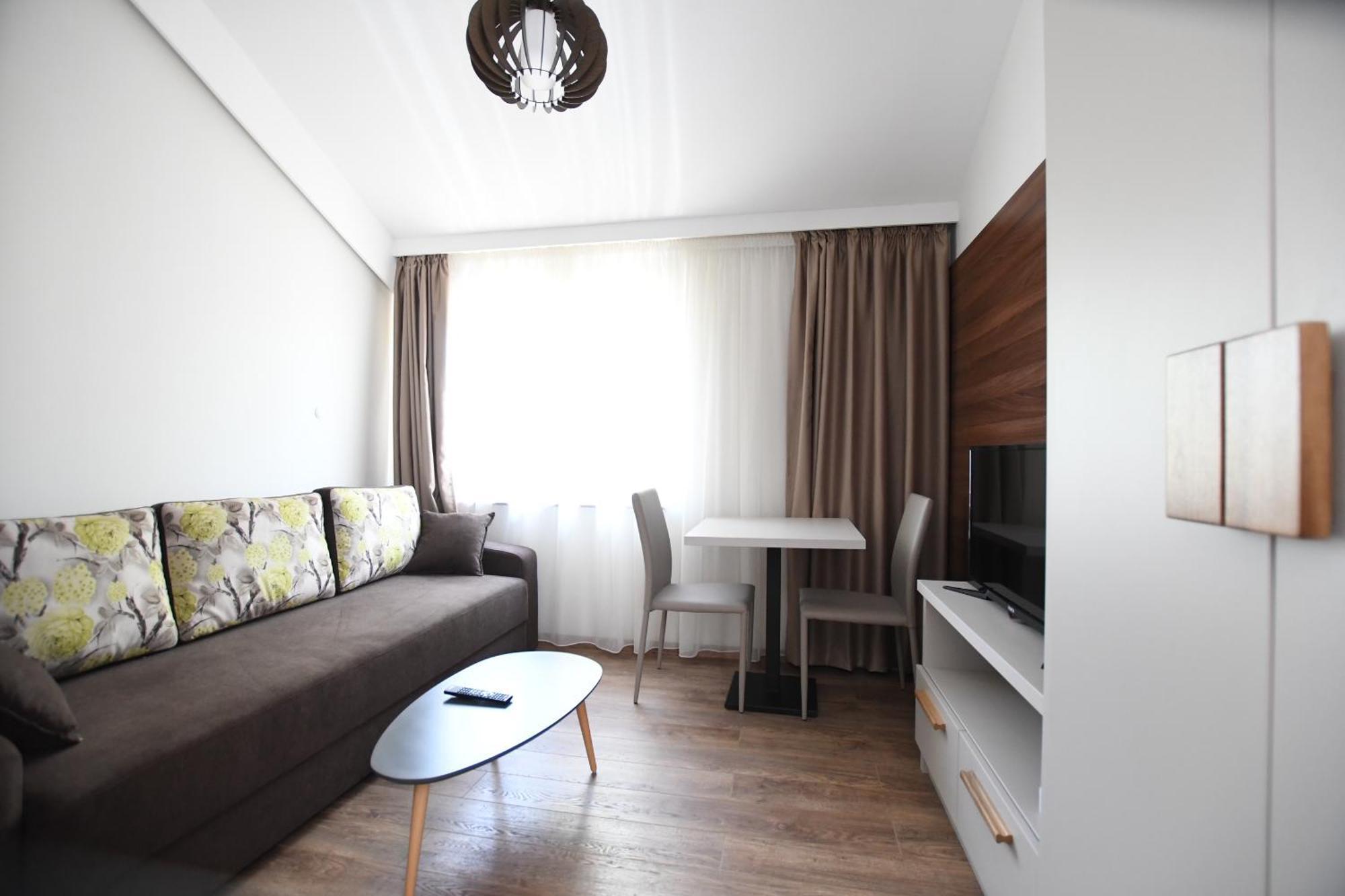 Atrijum Apartments And Rooms クラドヴォ エクステリア 写真