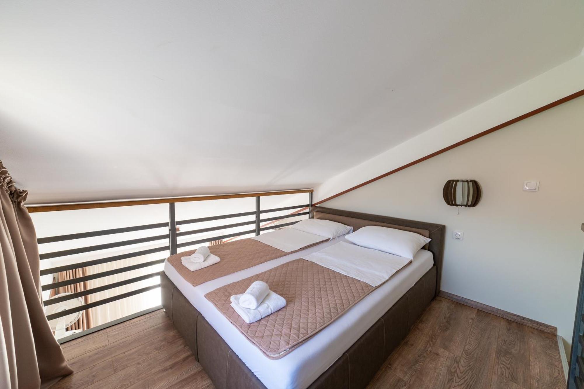 Atrijum Apartments And Rooms クラドヴォ エクステリア 写真