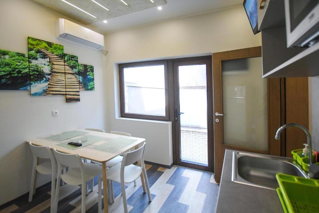 Atrijum Apartments And Rooms クラドヴォ エクステリア 写真