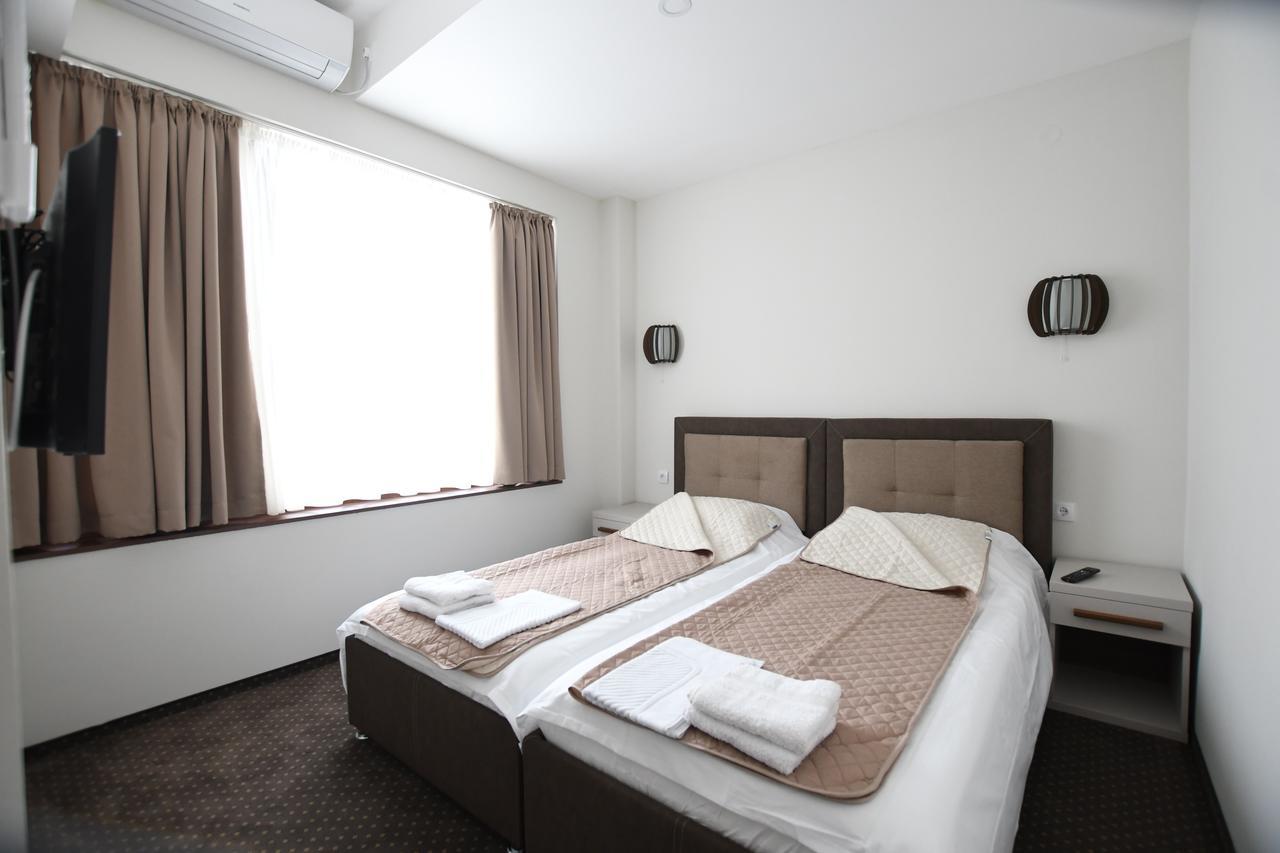 Atrijum Apartments And Rooms クラドヴォ エクステリア 写真