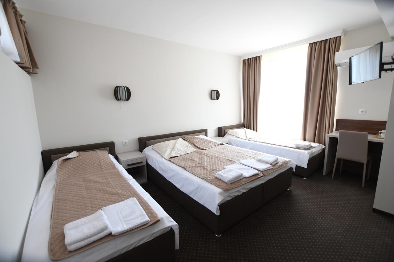 Atrijum Apartments And Rooms クラドヴォ エクステリア 写真