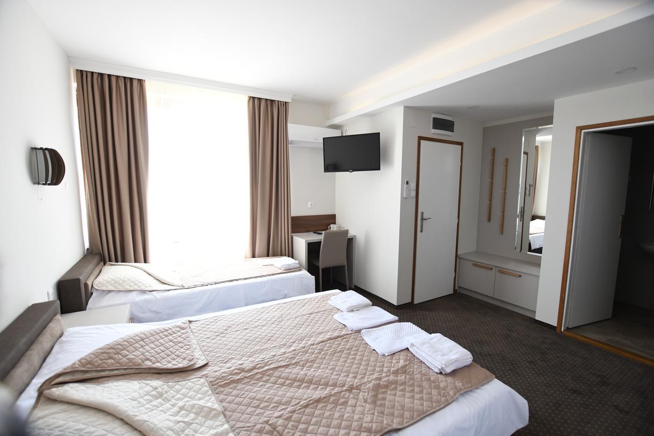 Atrijum Apartments And Rooms クラドヴォ エクステリア 写真